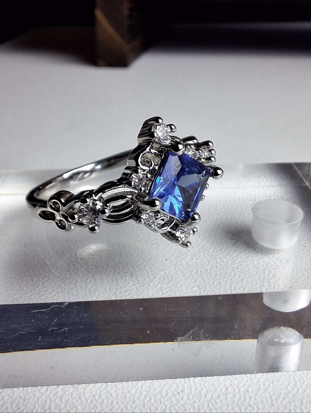 Faux Blue Topaz & Rhinestone Cocktail Ring Size 8 Silvertone